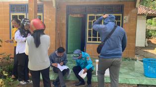 Kegiatan Team Penagihan Rekening Air SPAM DPUUCKTRP di Wilayah Desa Bumi Agung  #dpucktrpmusirawas #