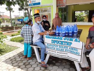 Sedekah Jumat DPUCKTRP Kab. Musi Rawas dan Dekranasda Mura (Siapapun Boleh Ambil Siapapun Boleh Nyum