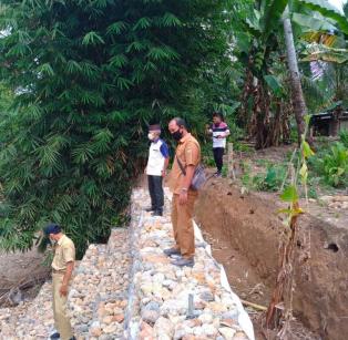 100% Pekerjaan Perkuatan Tebing Desa Prabu Menang Dan Muara Nilau bersama Kecamatan dan Rekanan #dpu