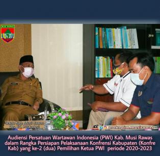 Sekda Kabupaten Musi Rawas Drs. E.C Priskodesi Audiensi bersama Persatuan Wartawan Indonesia (PWI) K