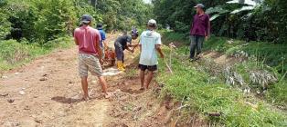 Kegiatan Gotong Royong  D.I Air Lakitan di BJB 4 Hari Ke 4 Di Desa Sumberejo