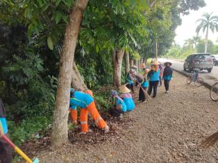 Tim Kebersihan DPUCKTRP Kab. Musi Rawas Pembersihan Area Taman Beregam #dpucktrpmusirawas #musirawas
